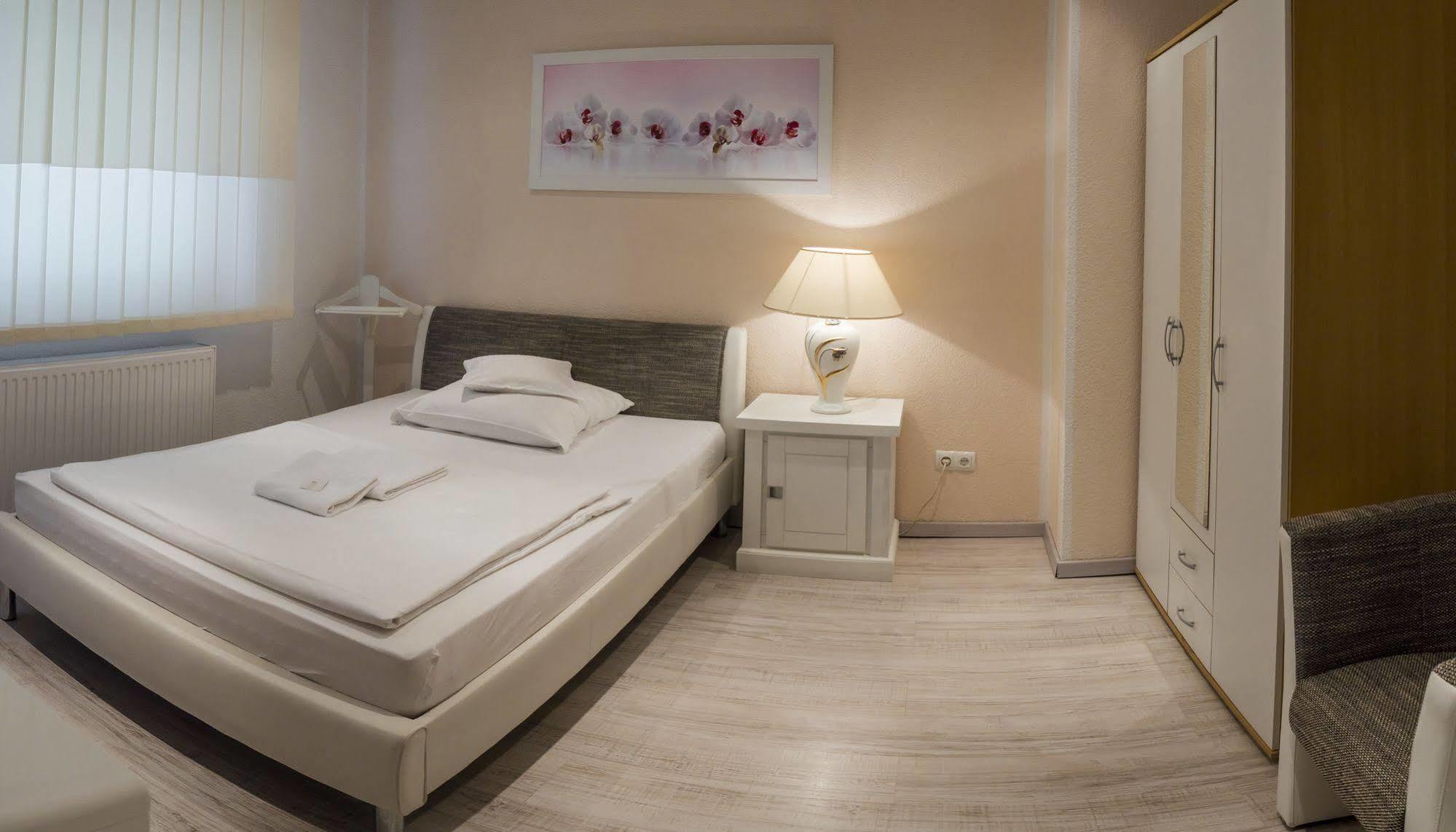 Pension Donau Grill Hannover Exterior foto