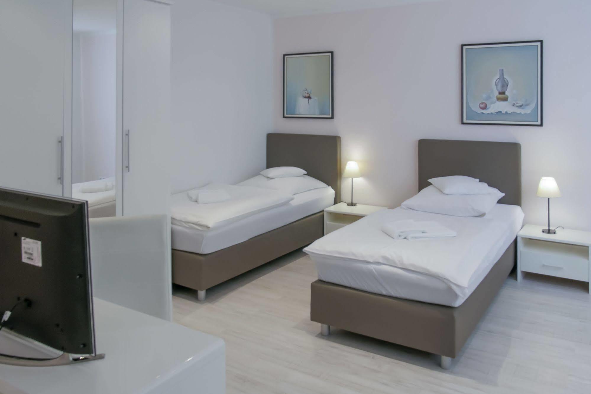 Pension Donau Grill Hannover Exterior foto